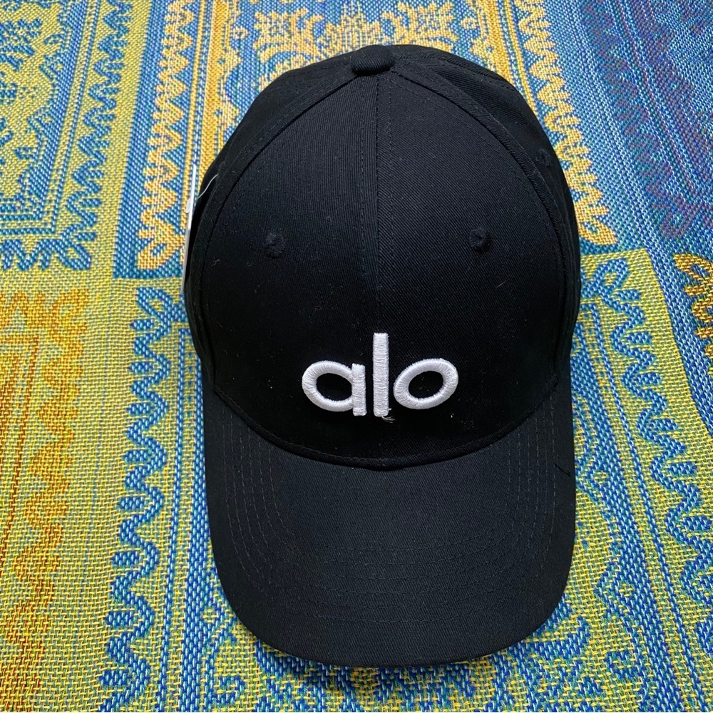 🐳ALO Yoga Black Cap White Logo - Off-Duty Limited Edition